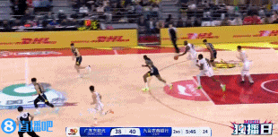 热得发烫！多米尼克-琼斯轰进追身三分打停广东 一节半独得19分